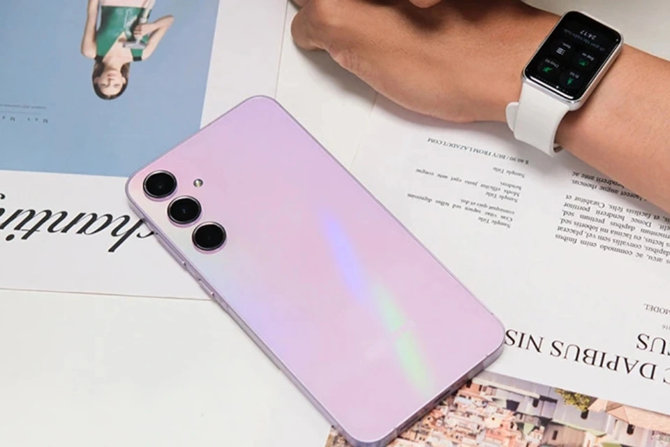 Samsung Galaxy A55 5G với thiết kế sang trọng
